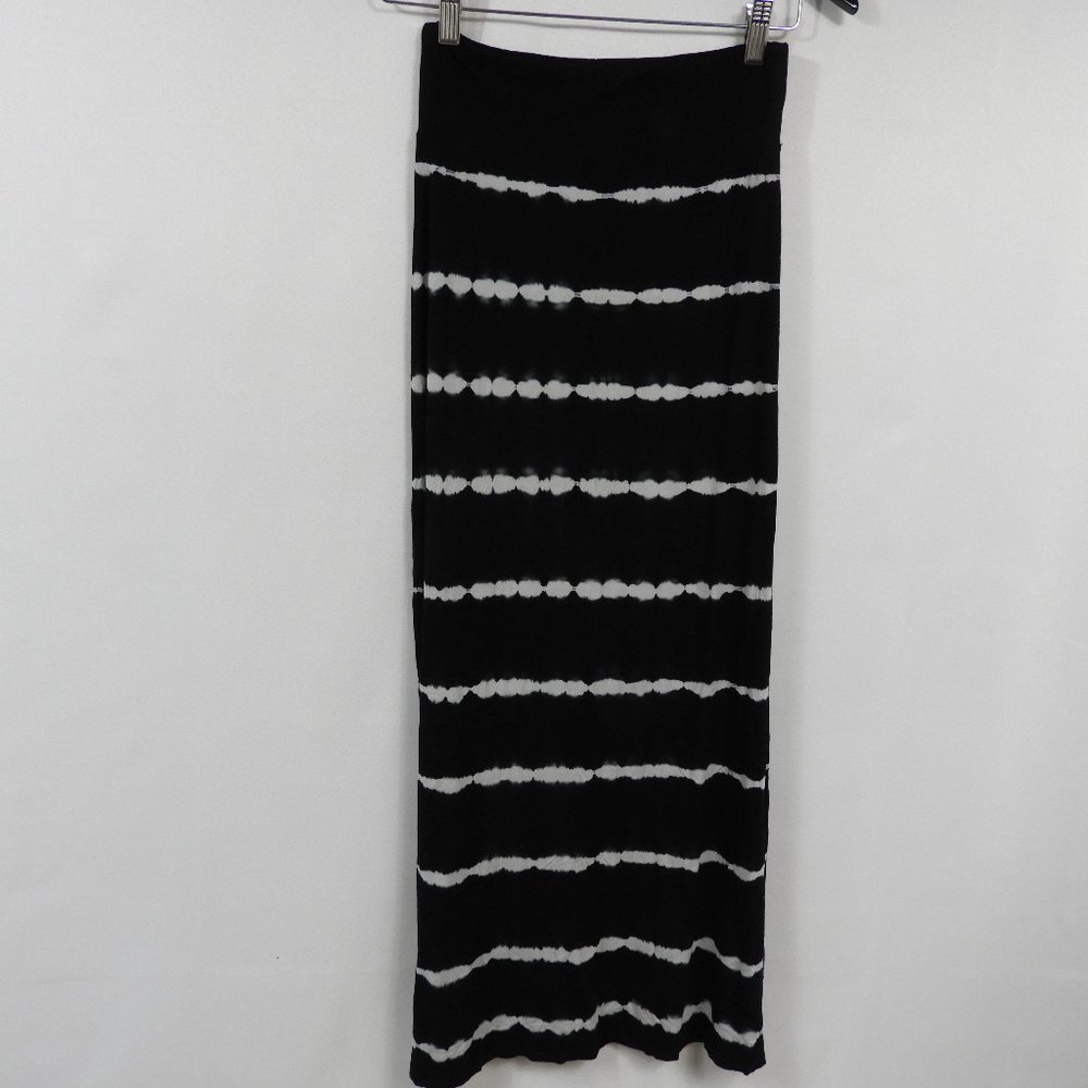 F771 Kensie Black White Stripe Tye Dye Maxi Skirt